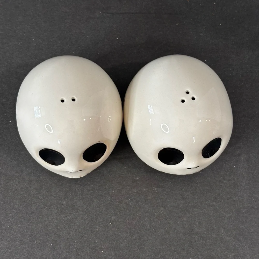 Disney Nightmare Before Jack Skellington Salt & Pepper Shaker Set
